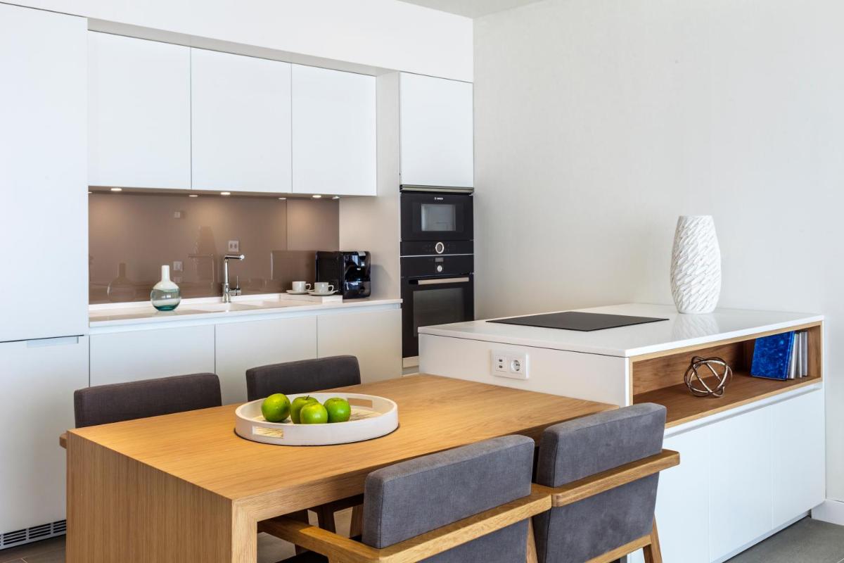 Una cocina o zona de cocina en Royal Hideaway Corales Suites