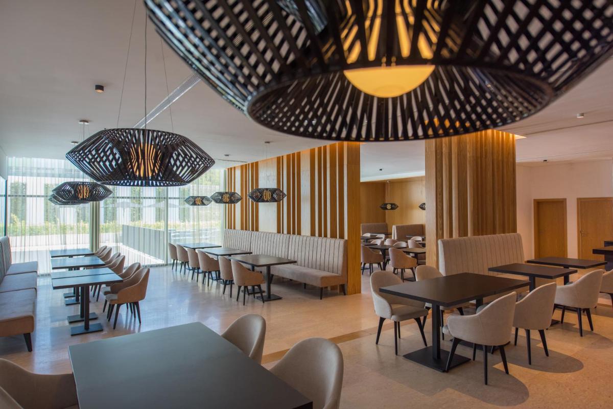 Uma área de estar em Iberostar Selection Lisboa