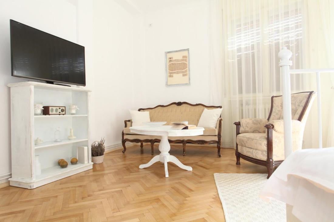 White Opera by NUX - Housity