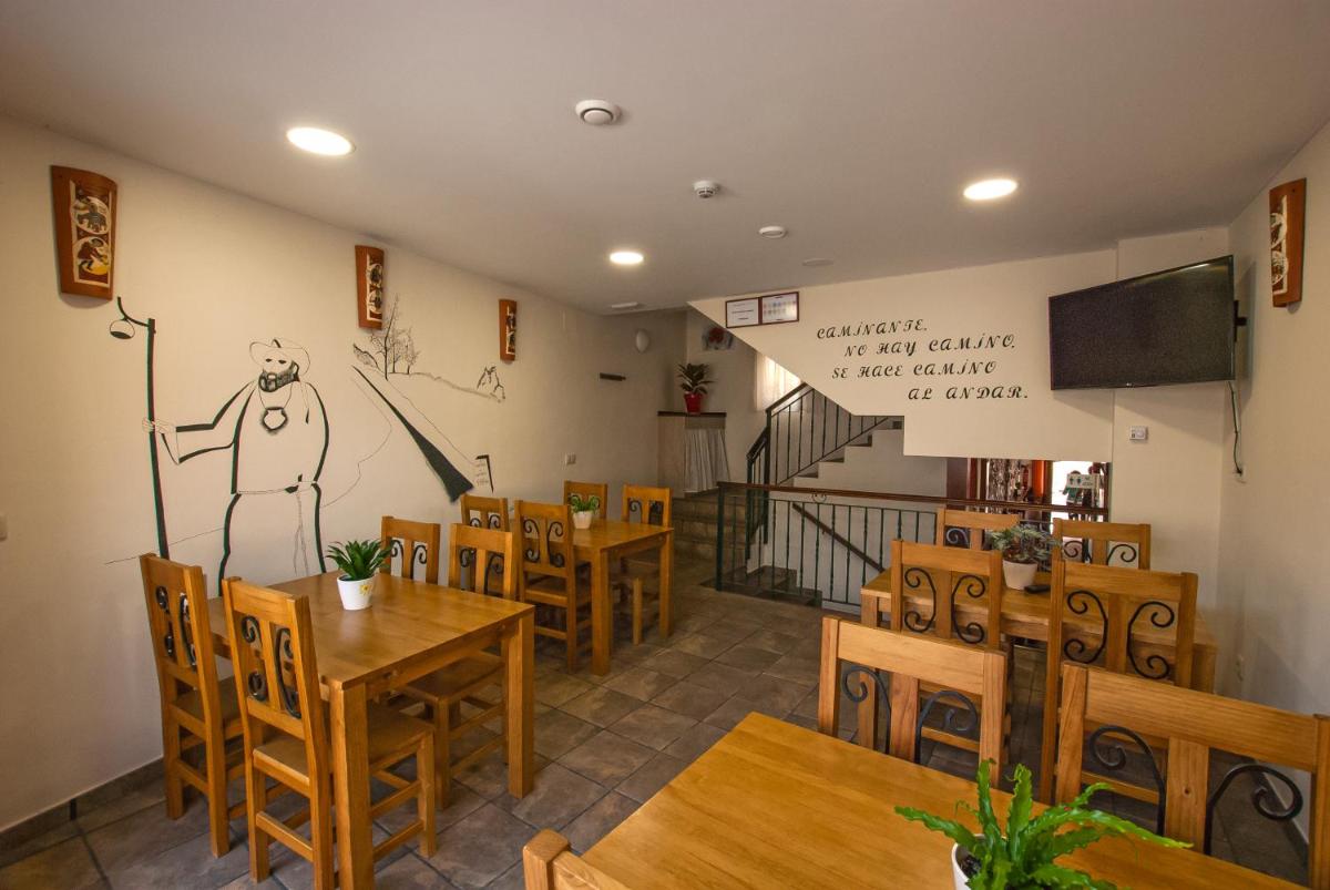 Hostal-Bar Restaurante "La Fuente" - Housity
