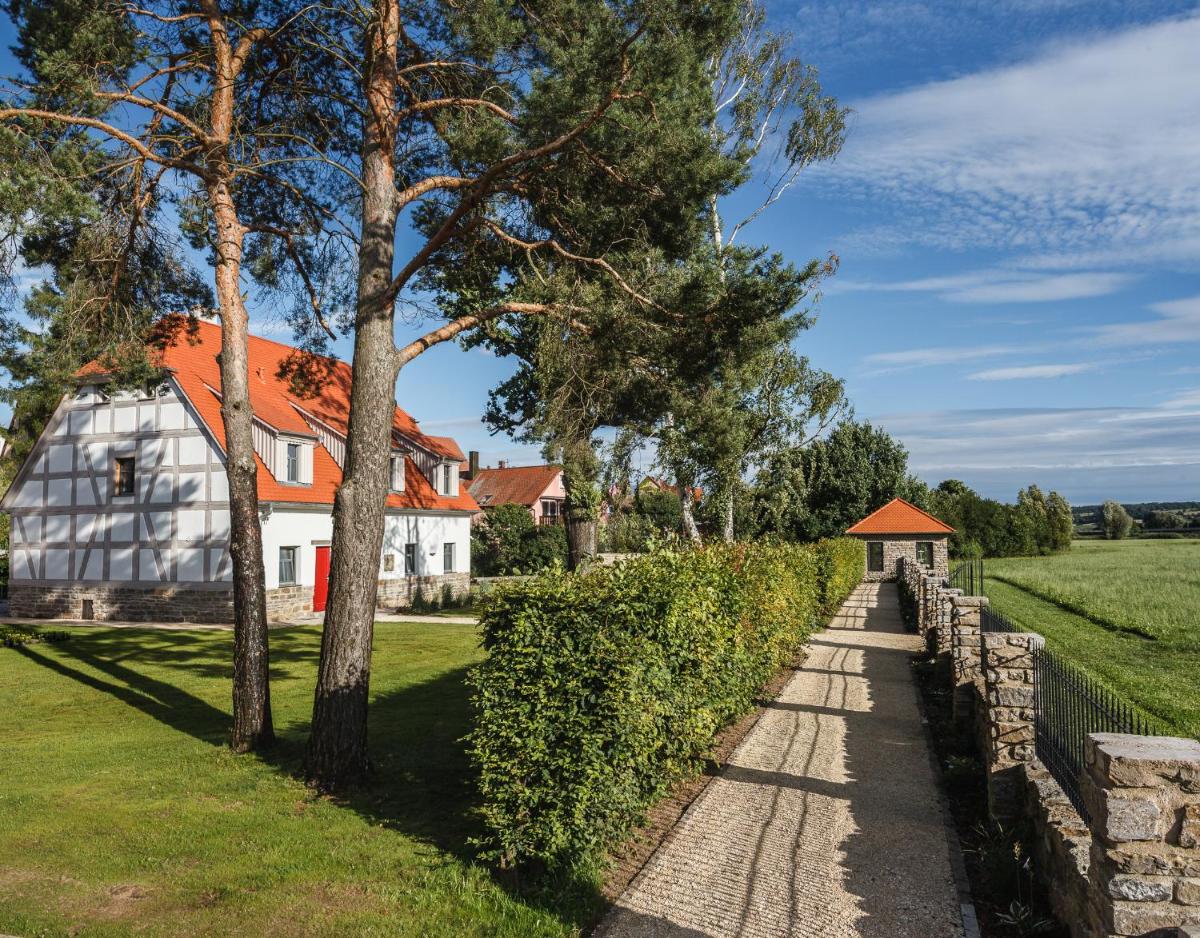 Ein Garten an der Unterkunft Hotel Dorfmühle