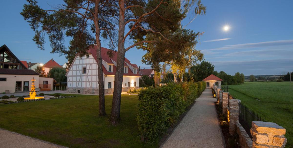 Ein Garten an der Unterkunft Hotel Dorfmühle