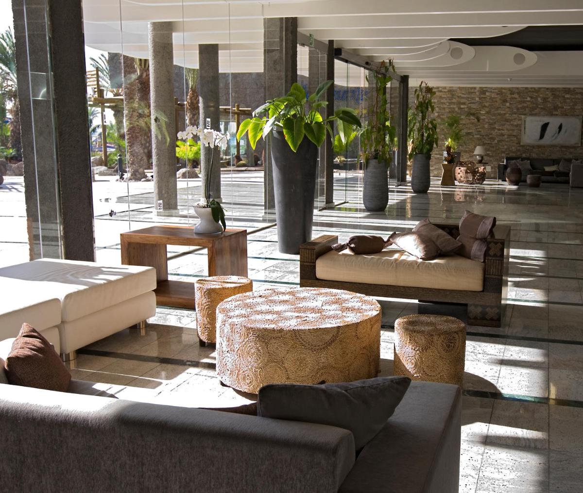 Zona de estar de Hotel LIVVO Valle Taurito & Aquapark