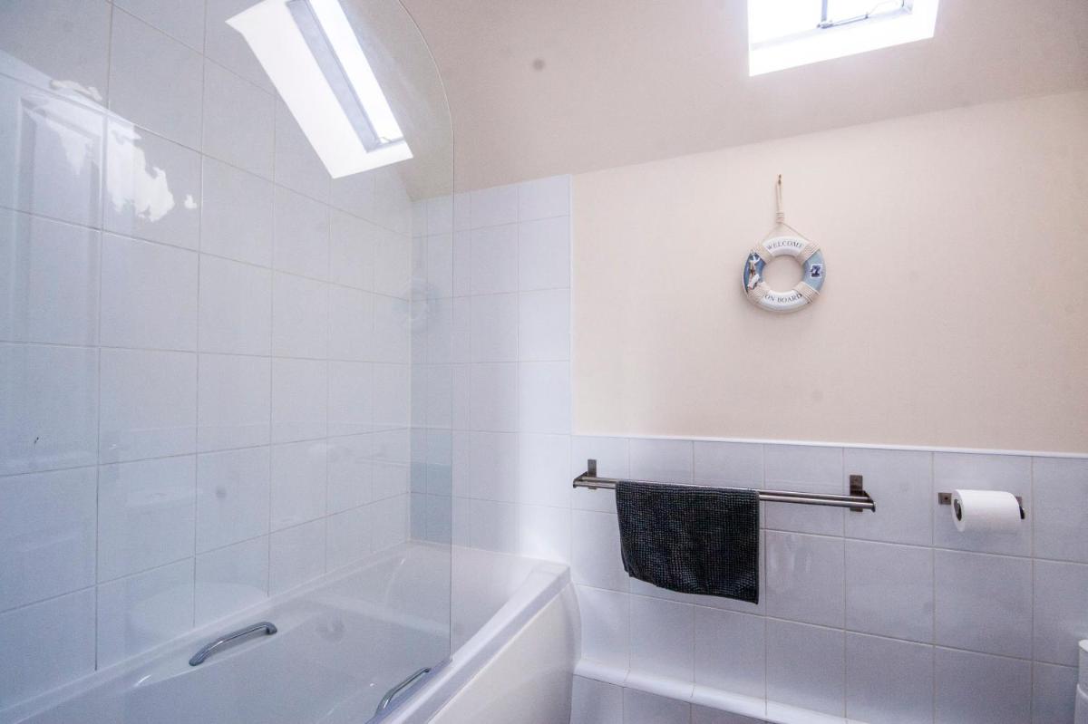 4 Varis Apartments - Housity