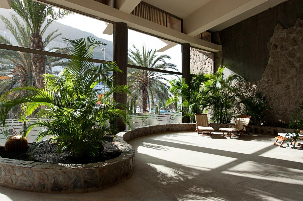 Jardín al aire libre en Hotel LIVVO Valle Taurito & Aquapark