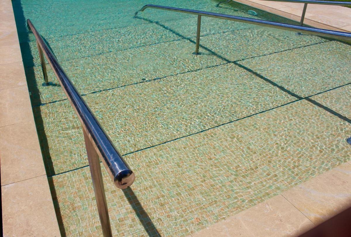 Piscina en o cerca de URH - Hotel Molí del Mig