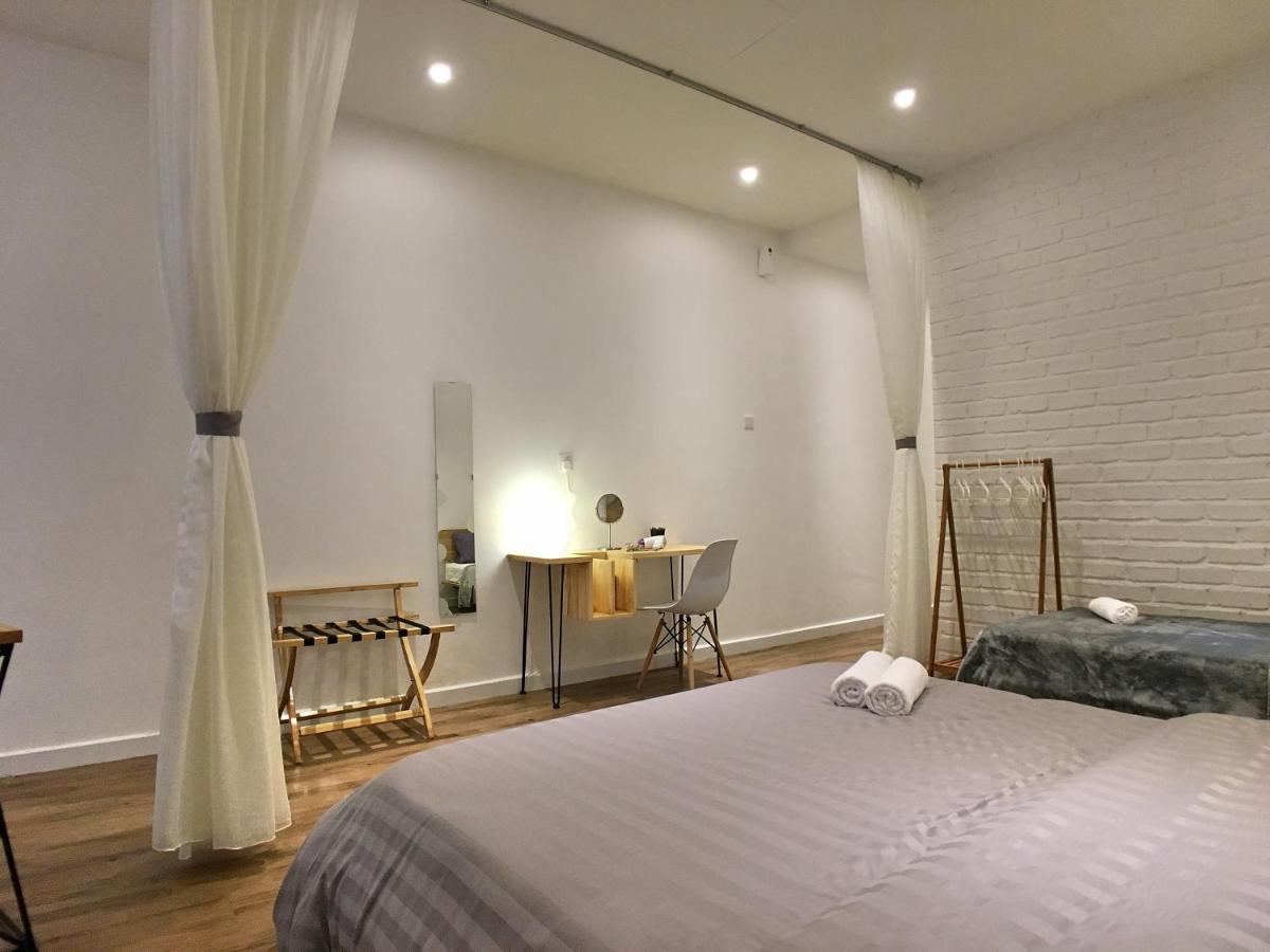 iBook Gurney Suites - Housity