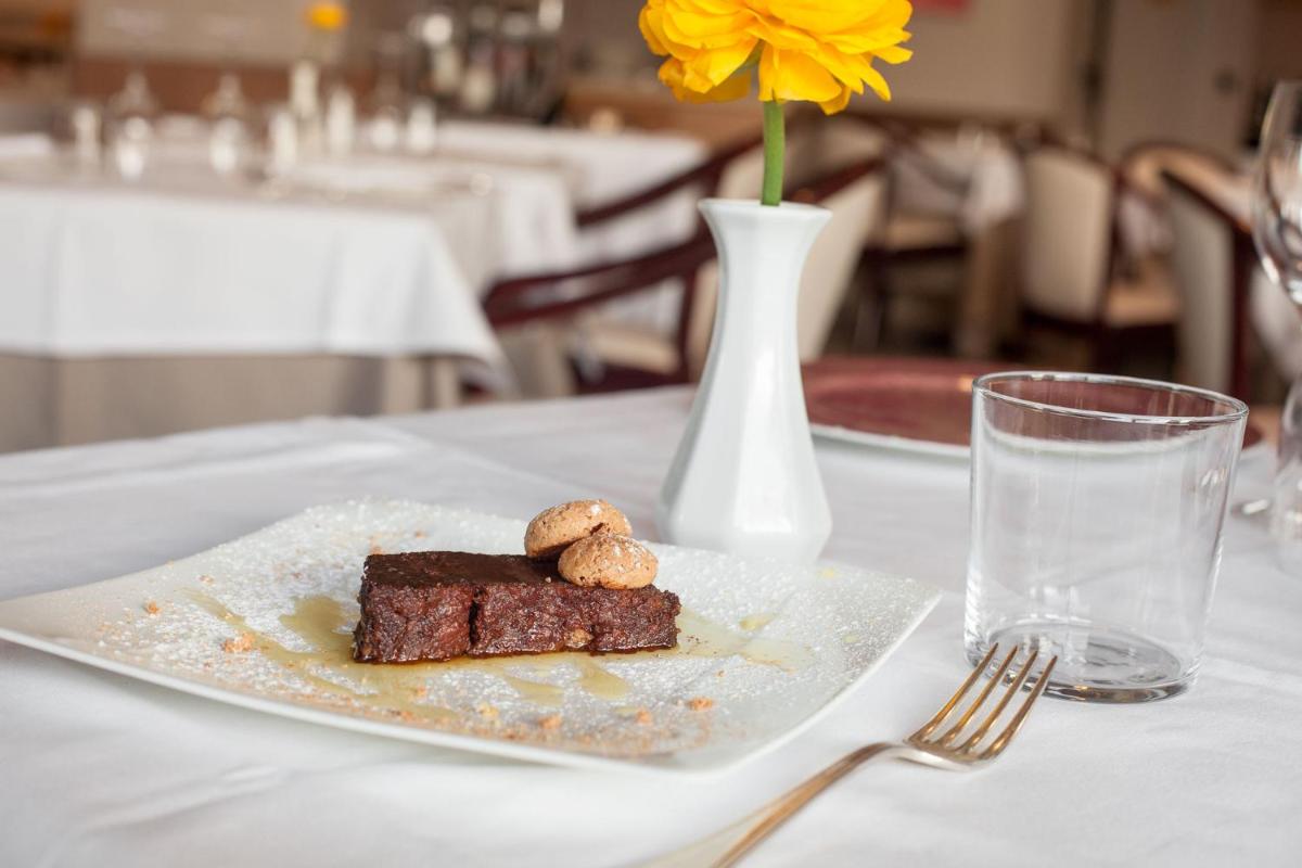 Hotel Ristorante La Bettola - Housity
