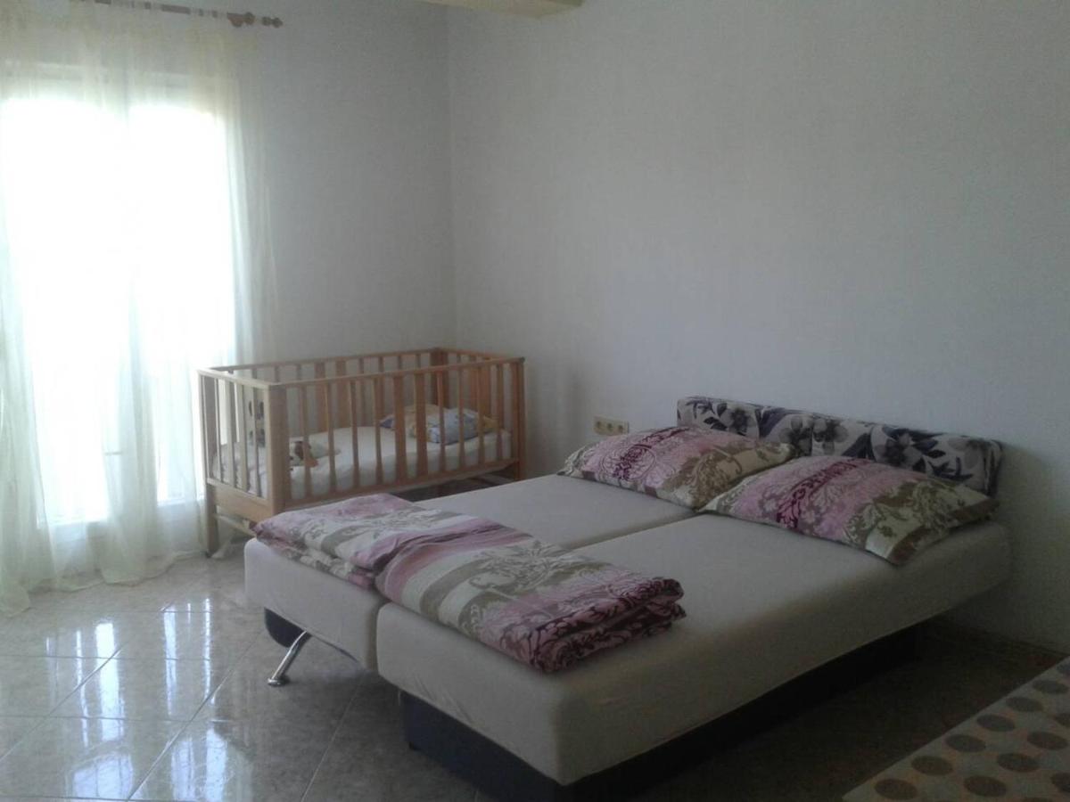 Prenociste Orhideja - Housity