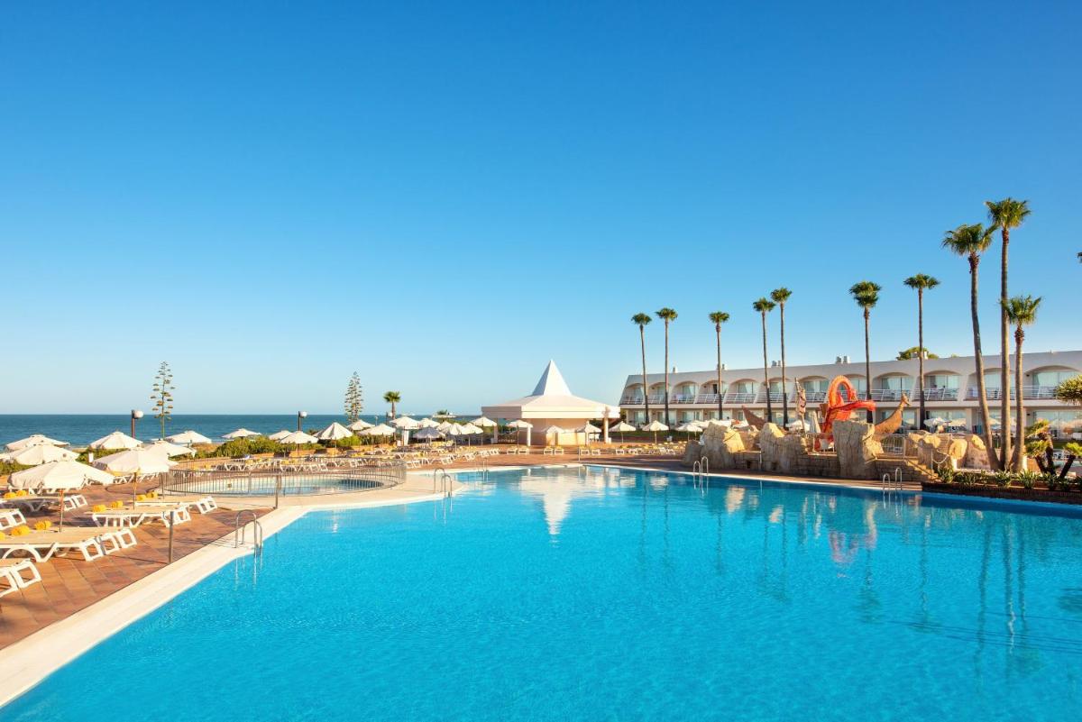 Piscina en o cerca de Iberostar Waves Royal Andalus