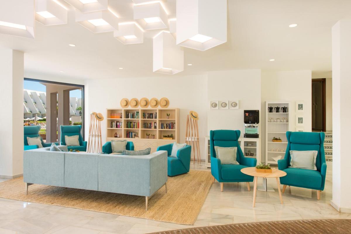 Zona de estar de Iberostar Waves Royal Andalus