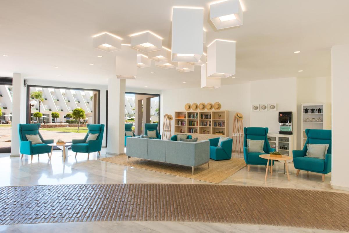 Zona de estar de Iberostar Waves Royal Andalus