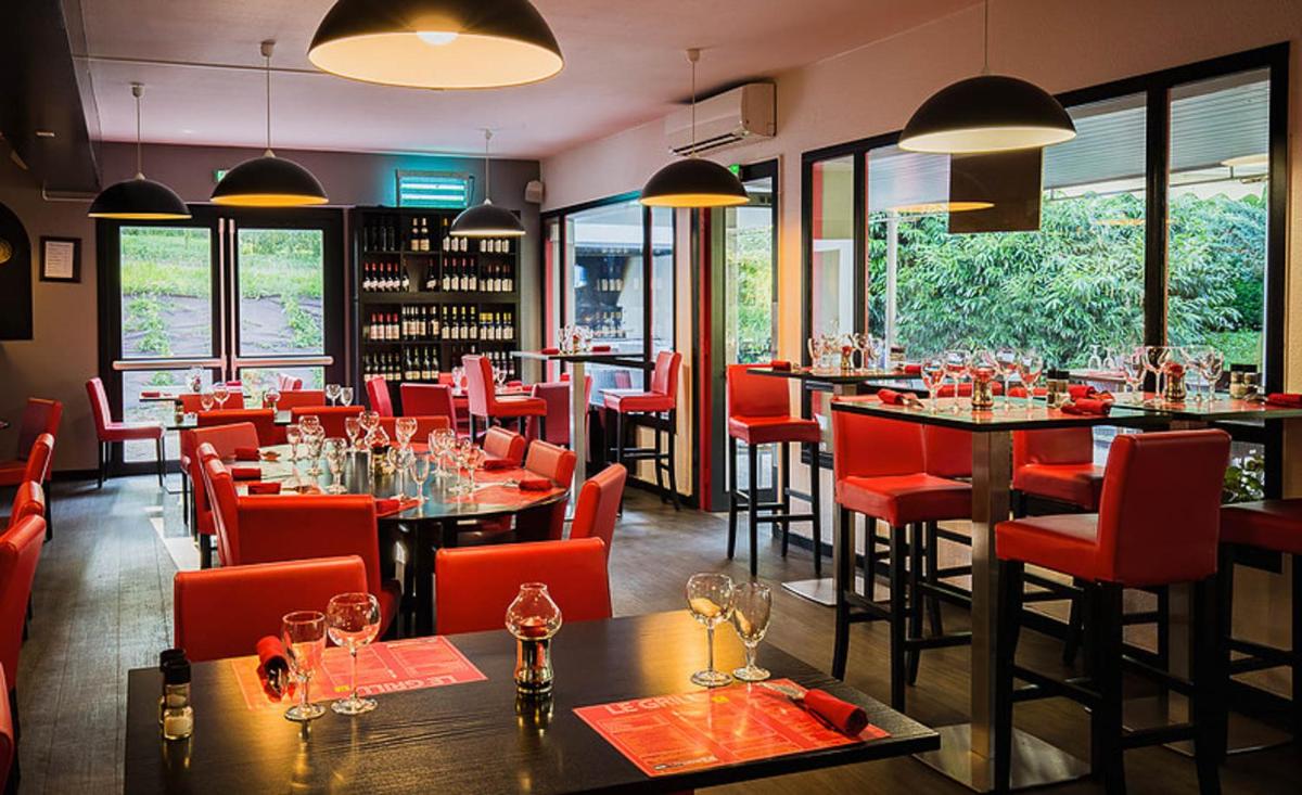 Logis Hotel Lons-le-Saunier - Restaurant Le Grill - Housity
