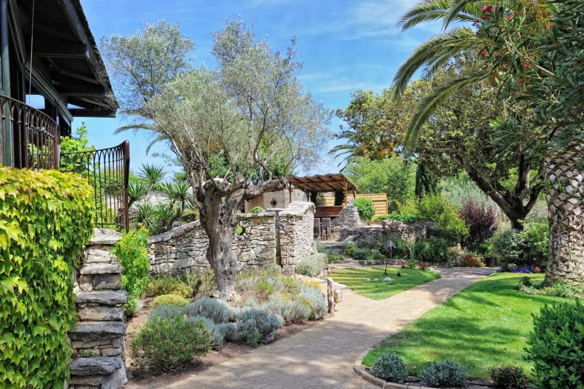 Jardin de l'établissement Lodge de Charme A Cheda