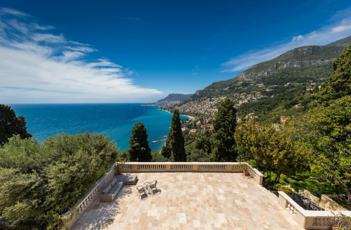 Luxurious Villa Overlooking Monaco - Housity