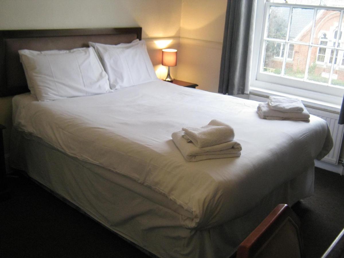 Rose and Crown Hotel - Housity
