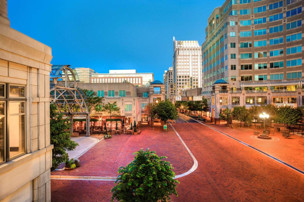 Hyatt Regency Reston - Housity
