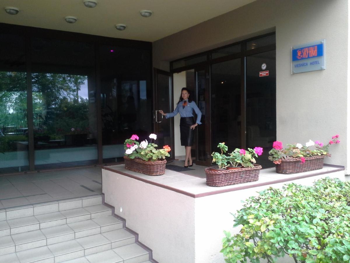 Sky High Hotel Airport 200 meters from the terminal - Housity