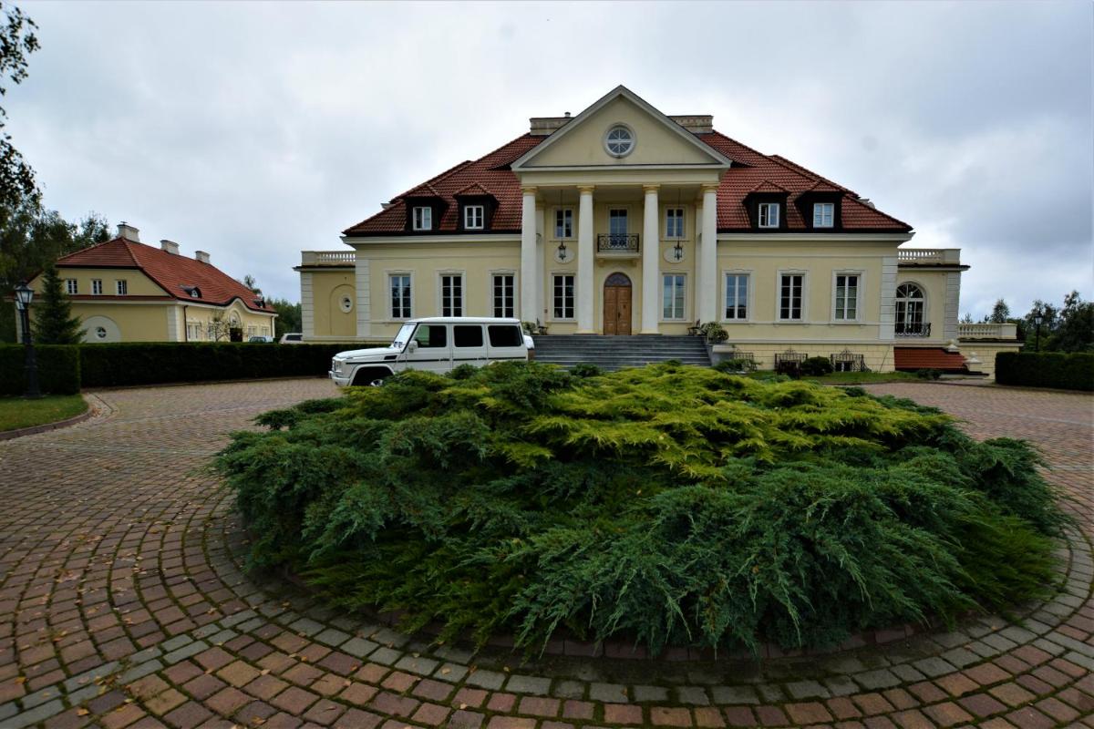 Dwor Osieczek - Housity