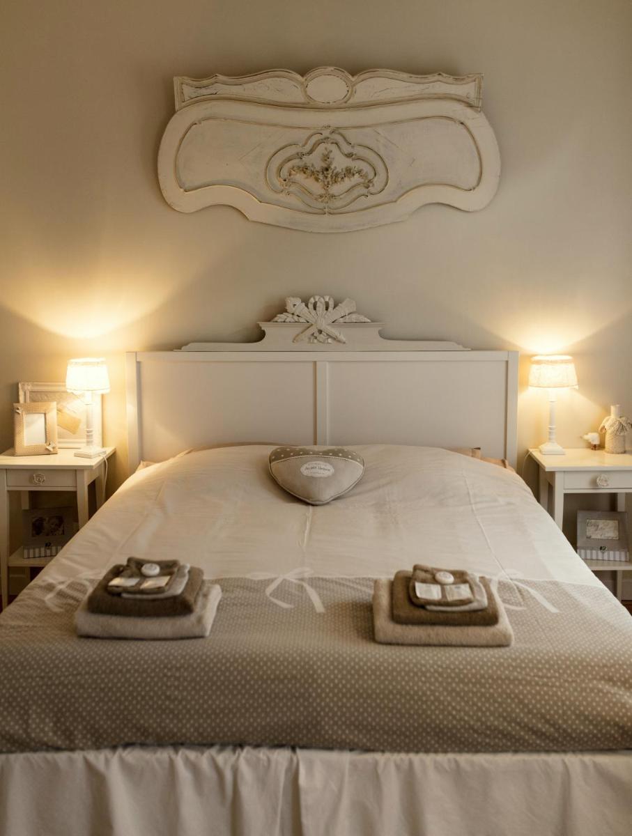 Aux Petits Bonheurs - Housity