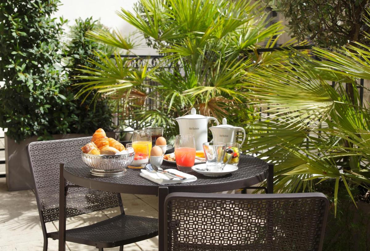 Nourriture dans l'hôtel ou à proximité