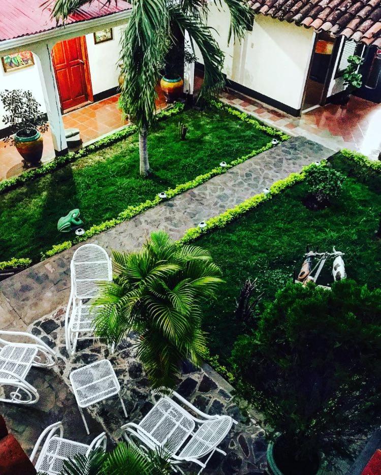 Hostal Santiago de Los Caballeros - Housity