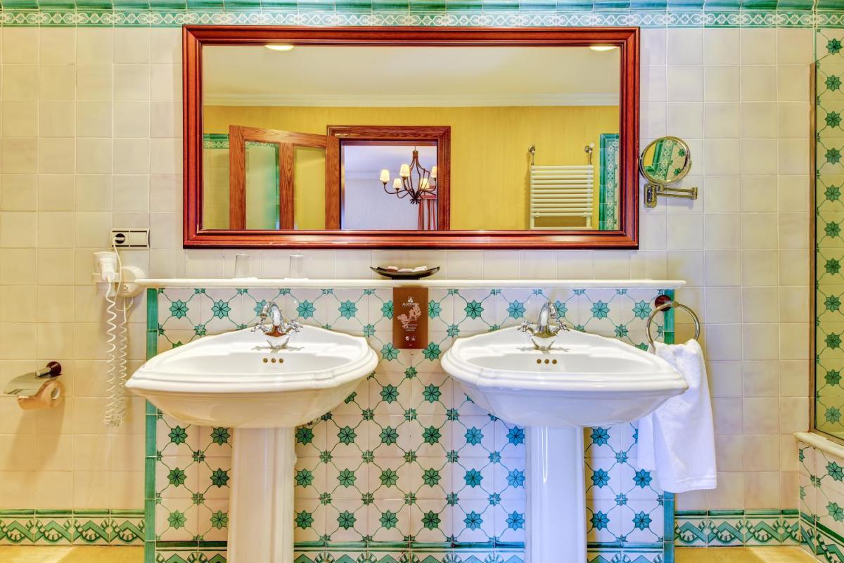 Un baño de Hotel Spa Villalba