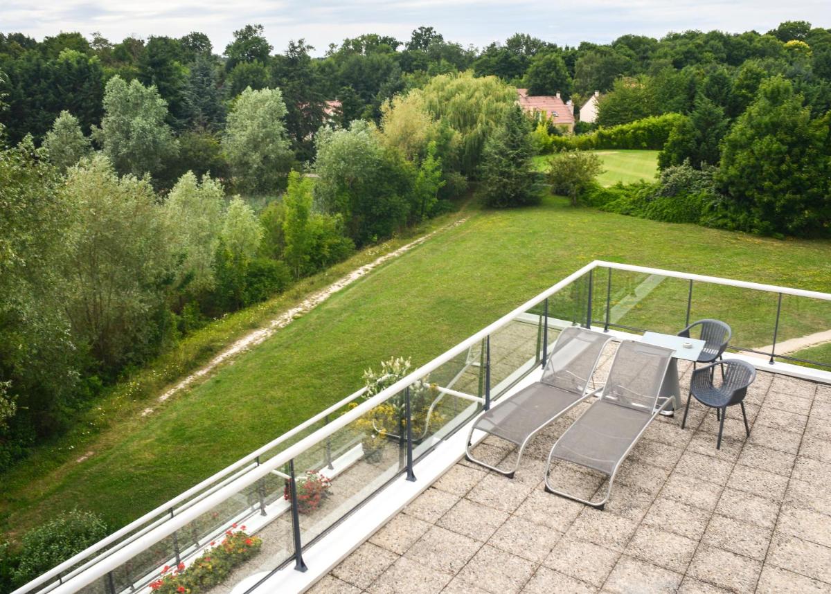 Balcon ou terrasse dans l'établissement Novotel Senart Golf De Greenparc