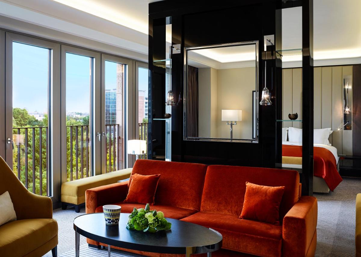 Ein Sitzbereich in der Unterkunft Sofitel Frankfurt Opera