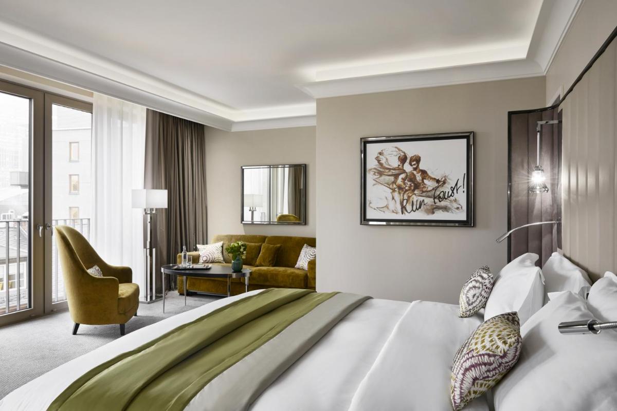 Ein Bett oder Betten in einem Zimmer der Unterkunft Sofitel Frankfurt Opera