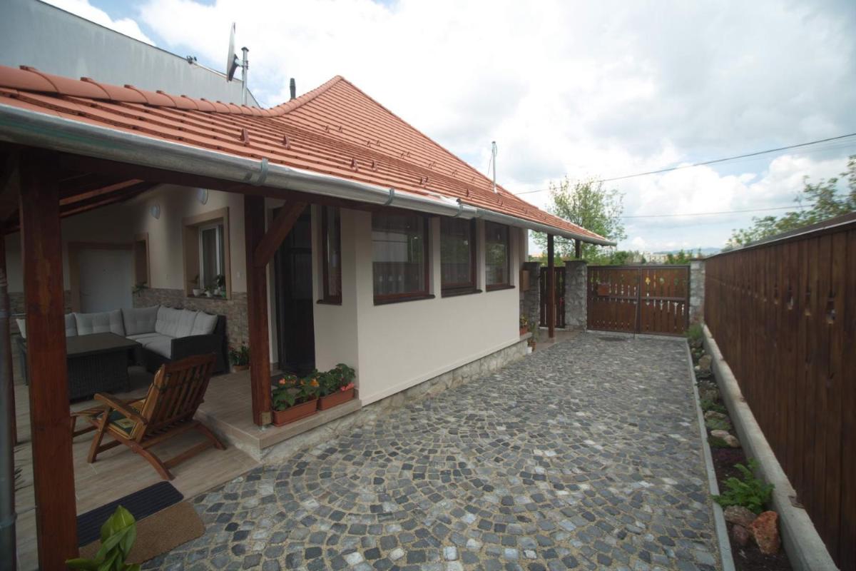 Holiday Home Podium - Housity