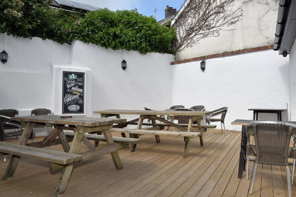 The Red Lion - Housity