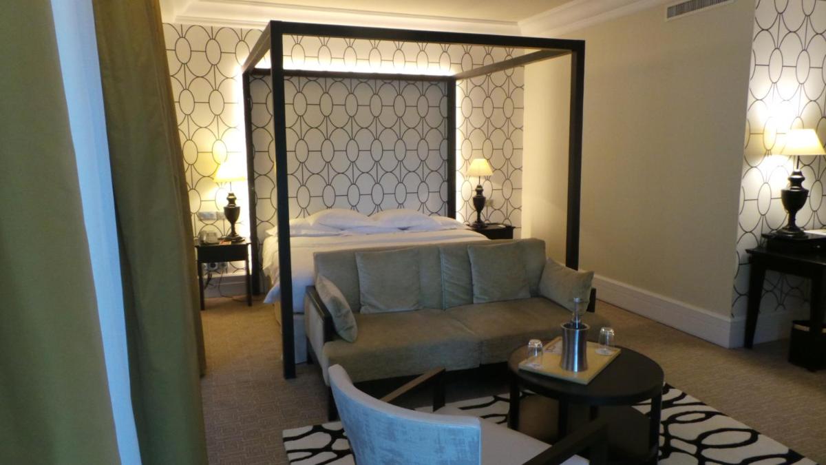 Un ou plusieurs lits dans un hébergement de l'établissement Hotel & Spa Le Pavillon