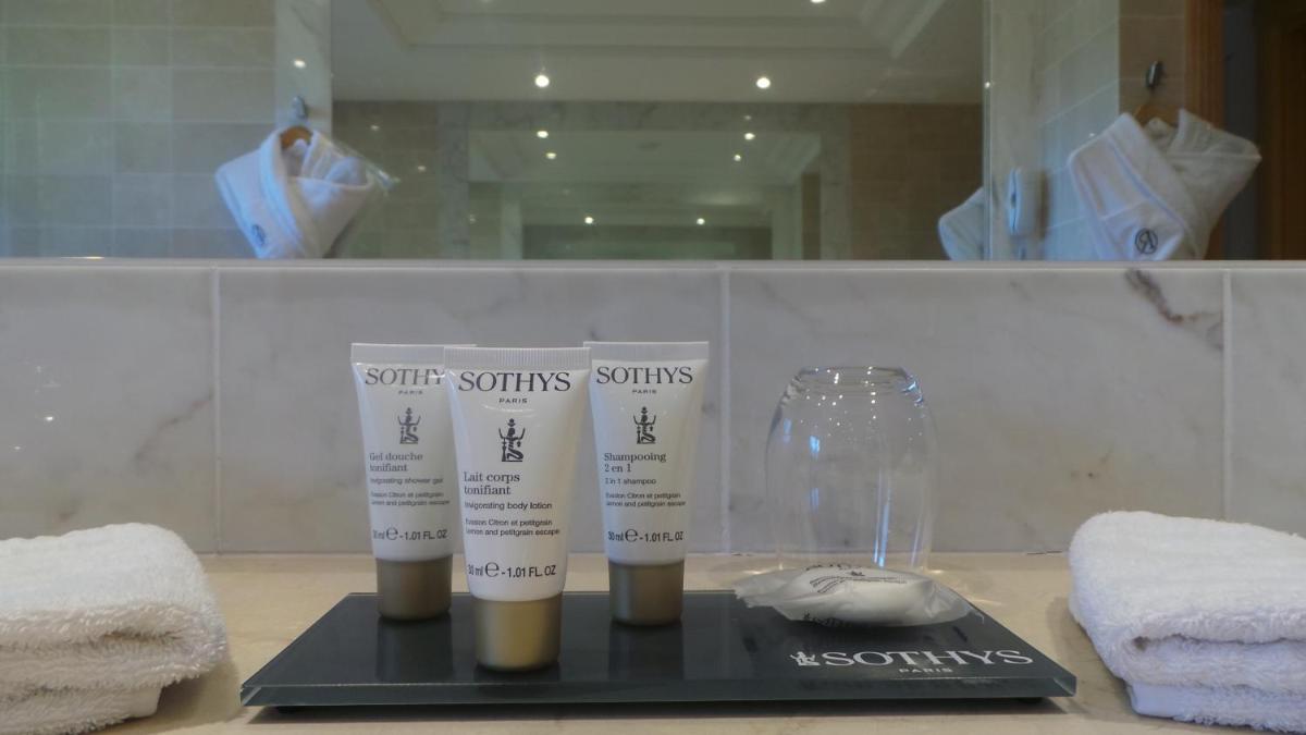 Photo de la galerie de l'établissement Hotel & Spa Le Pavillon, à Charbonnières-les-Bains