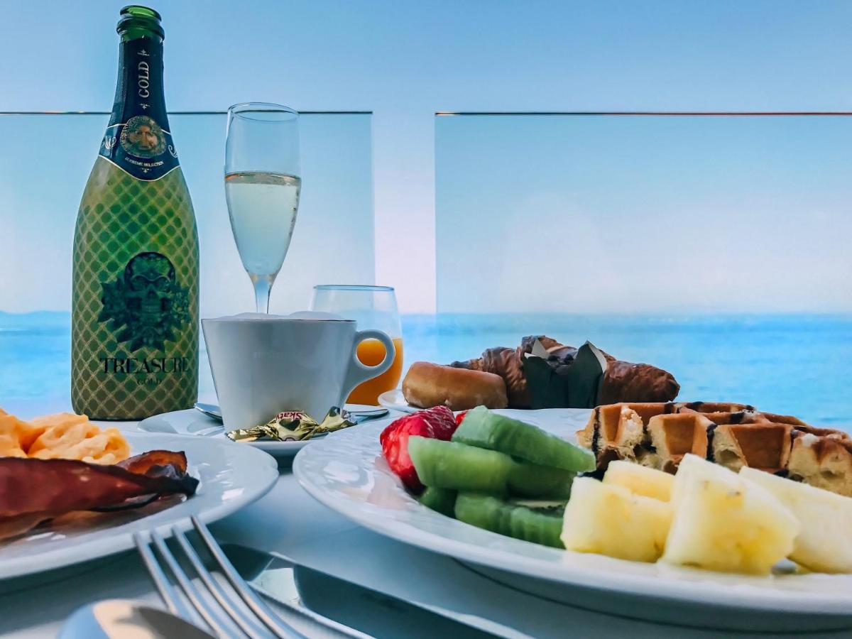 Comida en o cerca de este hotel