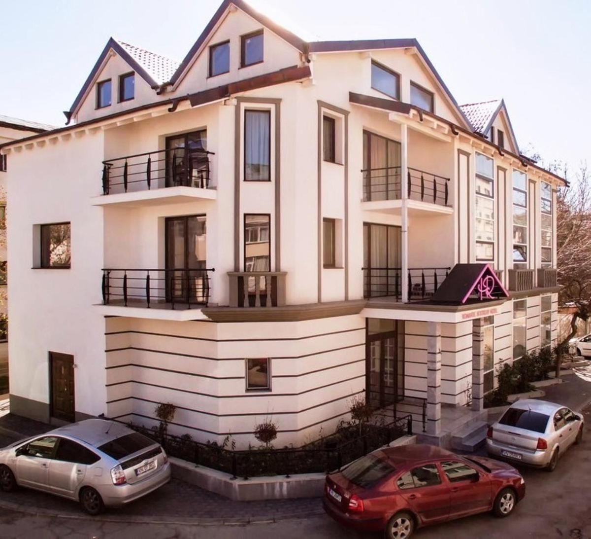 Romantic Boutique - Housity