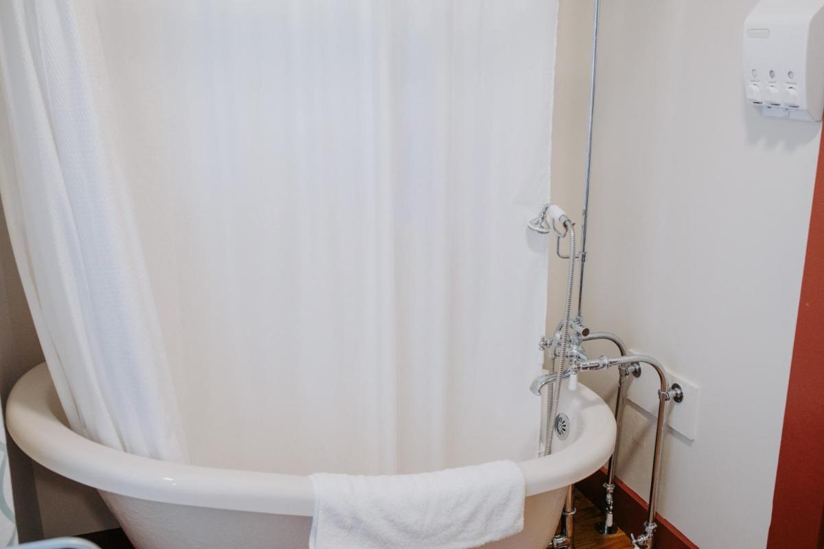 Maison Mouton Bed & Breakfast - Housity