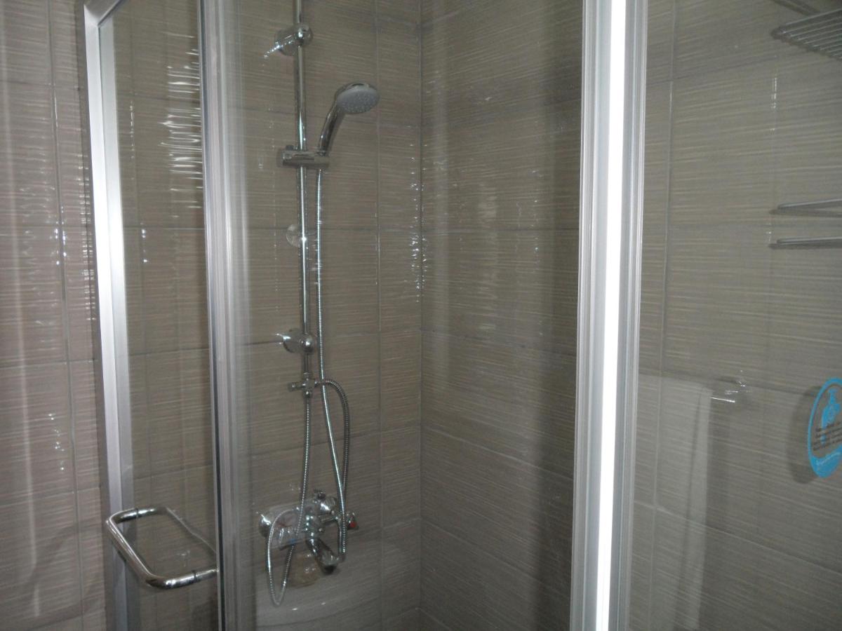 SUNSHINE APTS, TWO BEDROOM , FREE INTERNET, No 3 - Hizvo