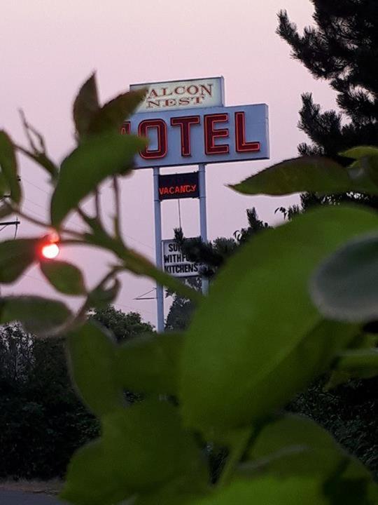 Falcon Nest Motel - Housity