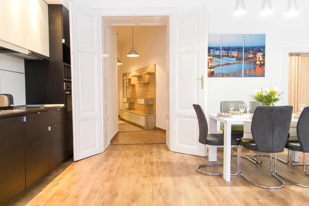 Suitetrails - Luxury 2BR Apt by the Synagogue
