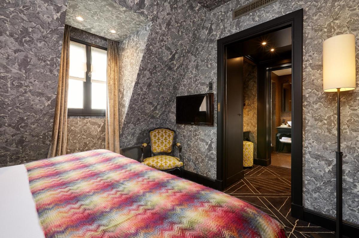 Un ou plusieurs lits dans un hébergement de l'établissement Le Pavillon de la Reine & Spa, Place des Vosges