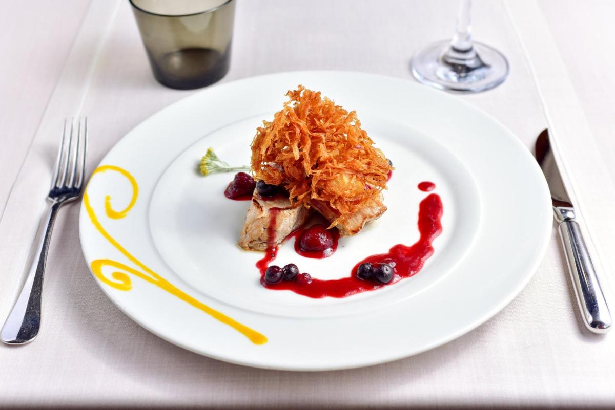 Comida en o cerca de este hotel