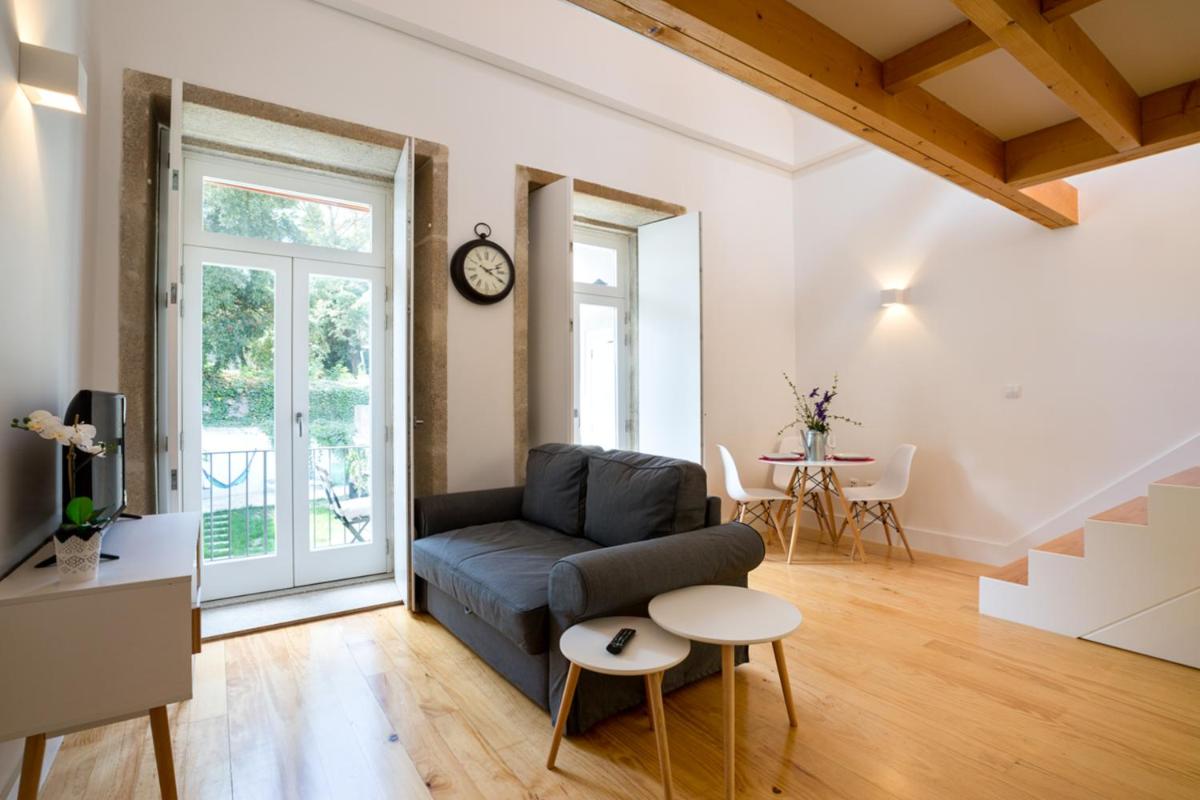 Almada Studio 419 - Housity