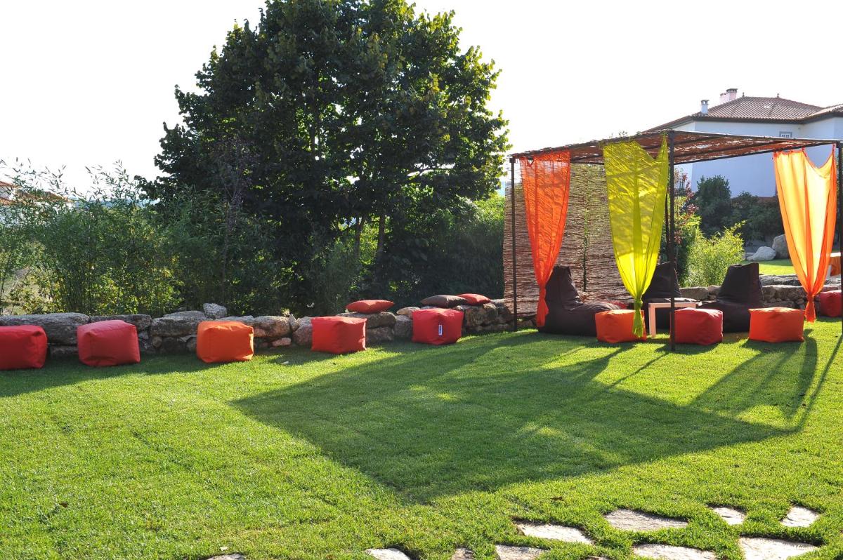 Um jardim no exterior de Hotel Lusitania Congress & Spa