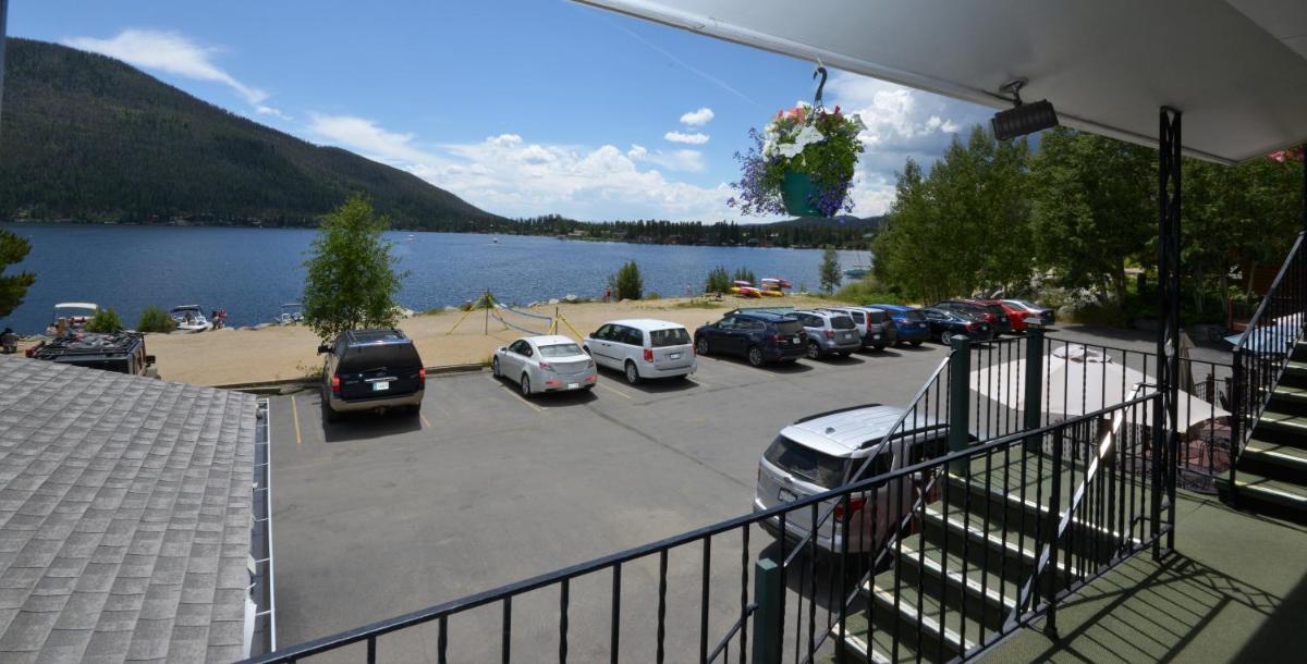 Western Riviera Lakeside Lodging - Housity