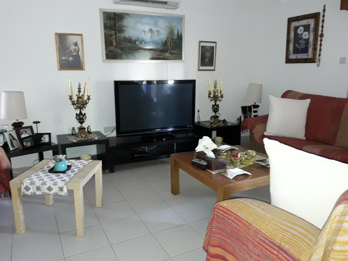 Shared Top 1st floor villa - Housity