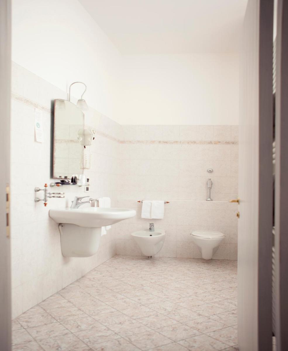 Hotel Sebino - Housity