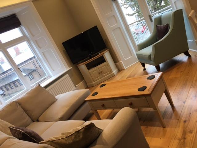 Llys yr Onnen - Housity