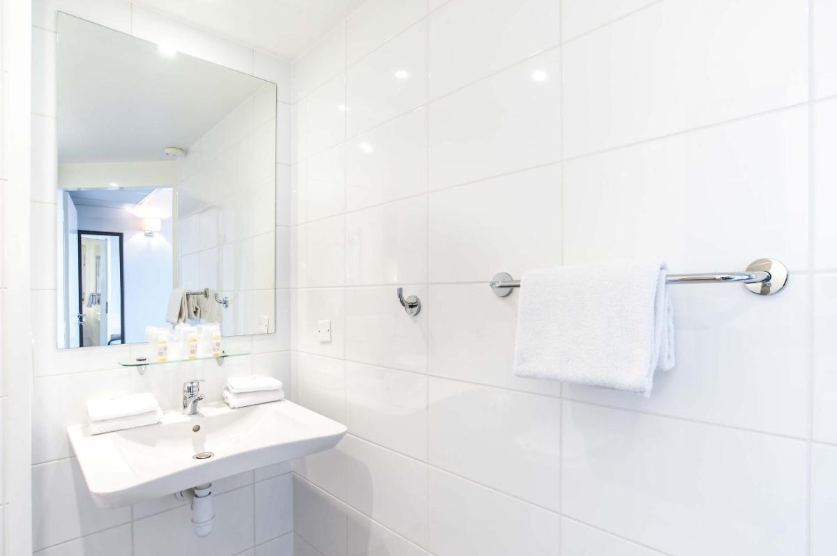 Dios Hotel - Housity