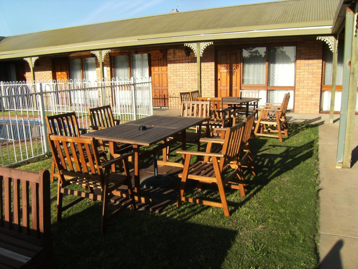 Regency Court Motel - Housity